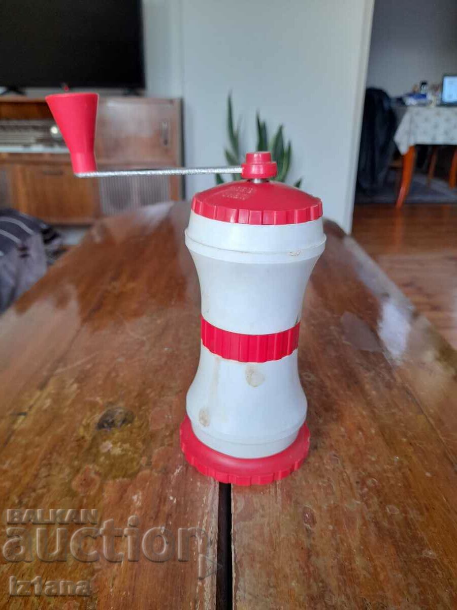 Old coffee grinder, grinder, coffee grinder with price 32.00 BGN | € 16.36 Old coffee grinder, grinder, coffee grinder with price 32.00 BGN | € 16.36