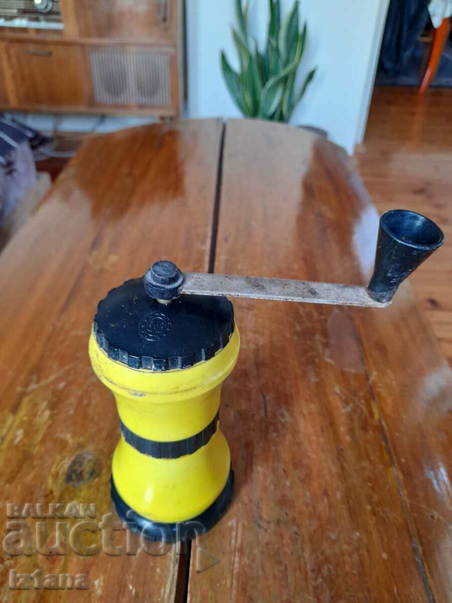 Old coffee grinder, grinder, coffee grinder with price 32.00 BGN | € 16.36 Old coffee grinder, grinder, coffee grinder with price 32.00 BGN | € 16.36