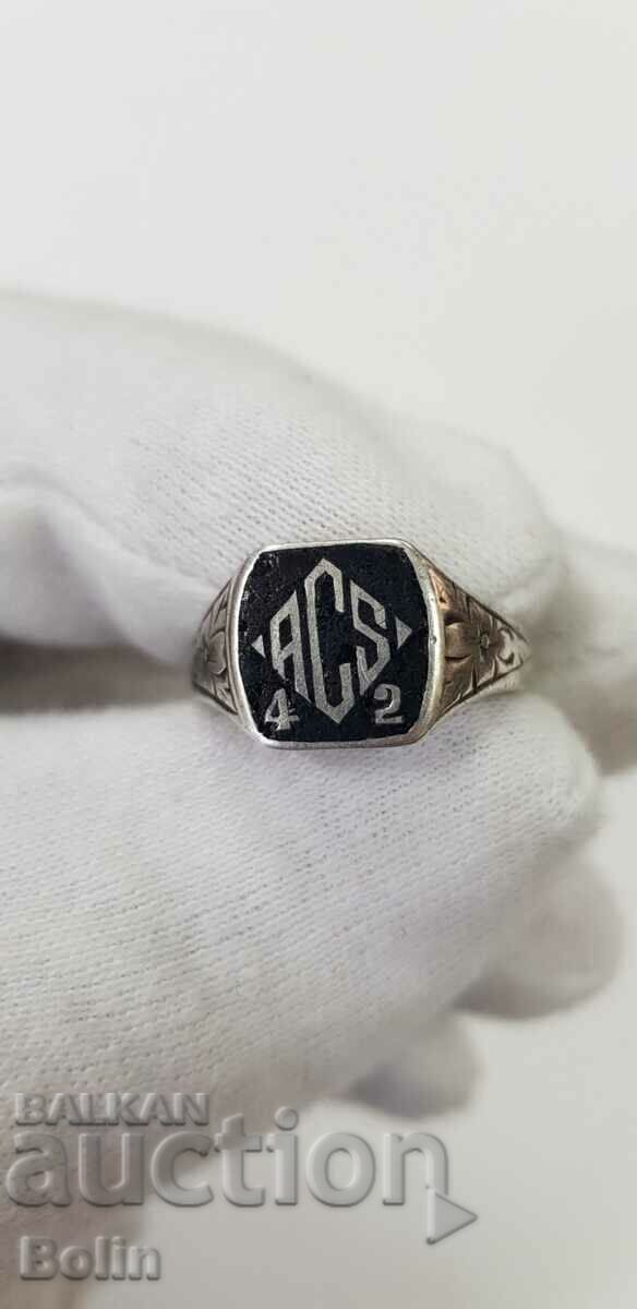 Auction  Bulgarian royal ring American College in Sofia 1942