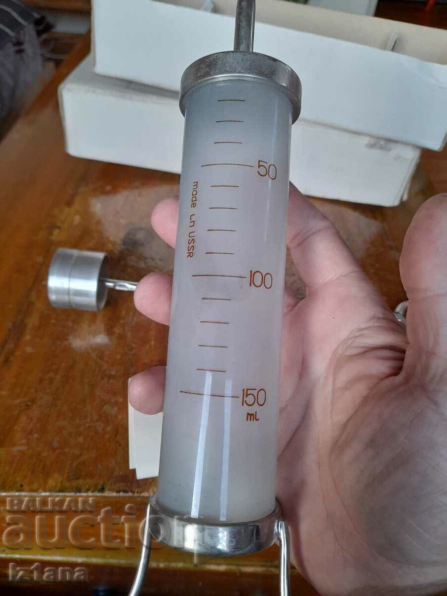 Old syringe for medical washes - 5 Old syringe for medical washes - 5