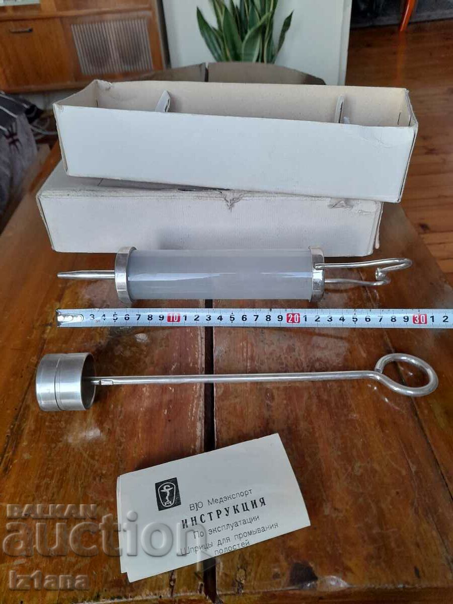 Old syringe for medical washes - 7 Old syringe for medical washes - 7
