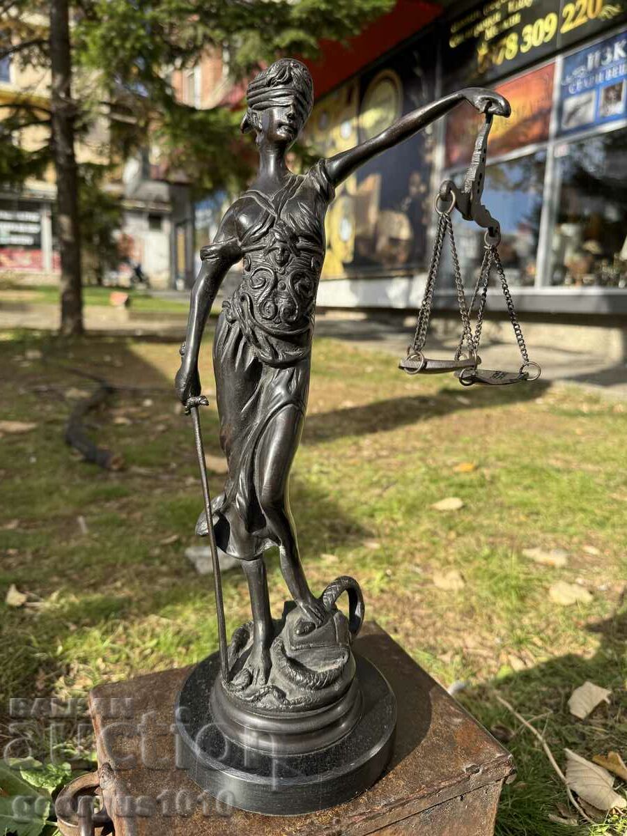 Figura masivă din bronz a lui Themis #6150