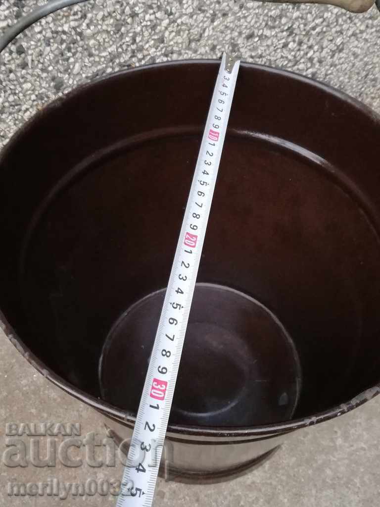 Емайлирана кофа от времето на соца, емайлиран съд, леген с цена 49.00 лв. | € 25.05 Емайлирана кофа от времето на соца, емайлиран съд, леген с цена 49.00 лв. | € 25.05