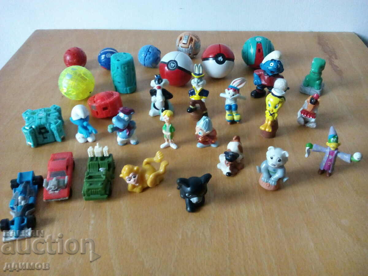 30 pieces of toys from Kinder Surprise and others with price 10.00 BGN | € 5.11
