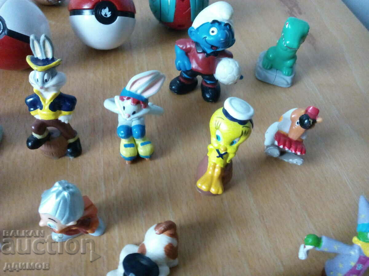 Delivery of 30 pieces of toys from Kinder Surprise and others