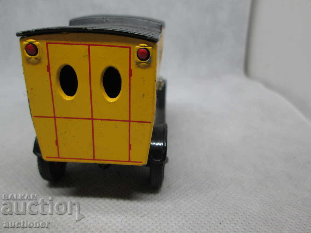 Delivery of MATCHBOX MODELS VESTYEAR FORD MODEL T-1912 Delivery of MATCHBOX MODELS VESTYEAR FORD MODEL T-1912