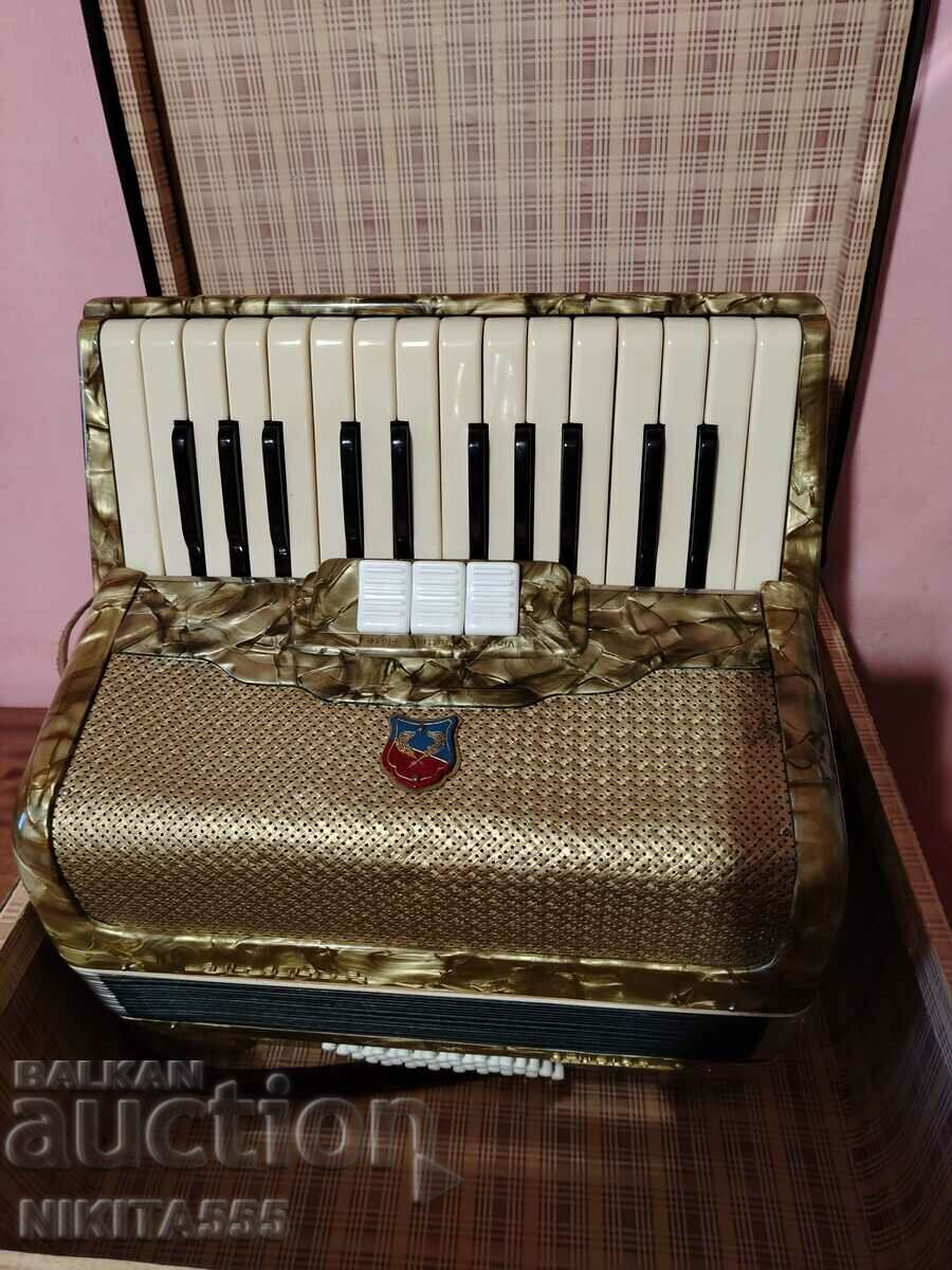 Acordeon barcarole cu carcasă - 1964 cu preț 400.00 BGN | € 204.52 Acordeon barcarole cu carcasă - 1964 cu preț 400.00 BGN | € 204.52