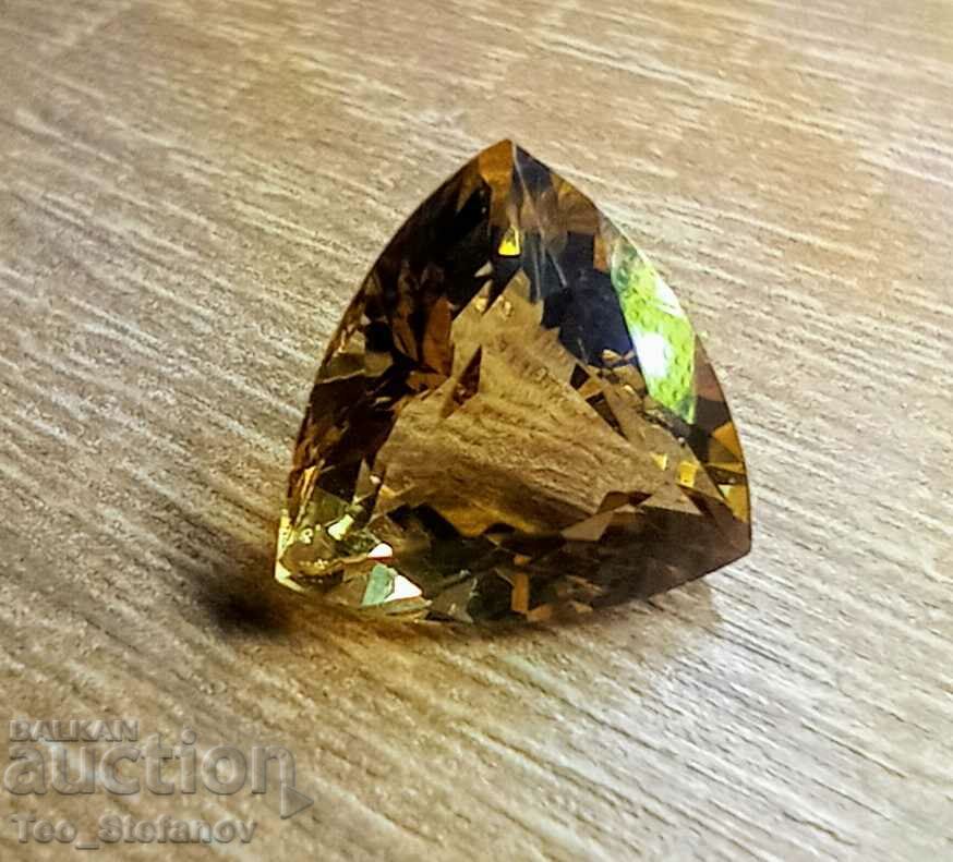 Sultanite Trillion 7.15 carats with certificate