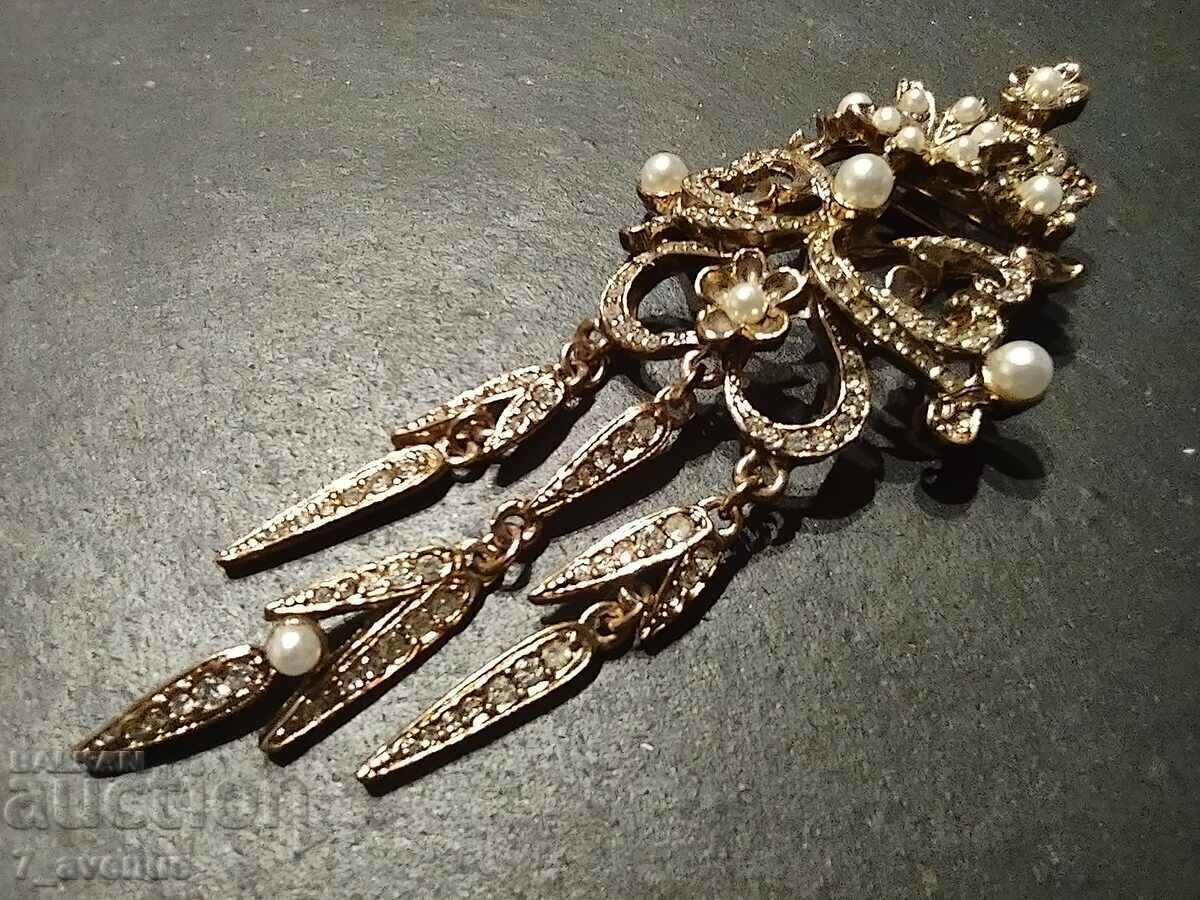 Brooch - long, with stones, super effect 29.11.24 with price 120.00 BGN | € 61.36 Brooch - long, with stones, super effect 29.11.24 with price 120.00 BGN | € 61.36