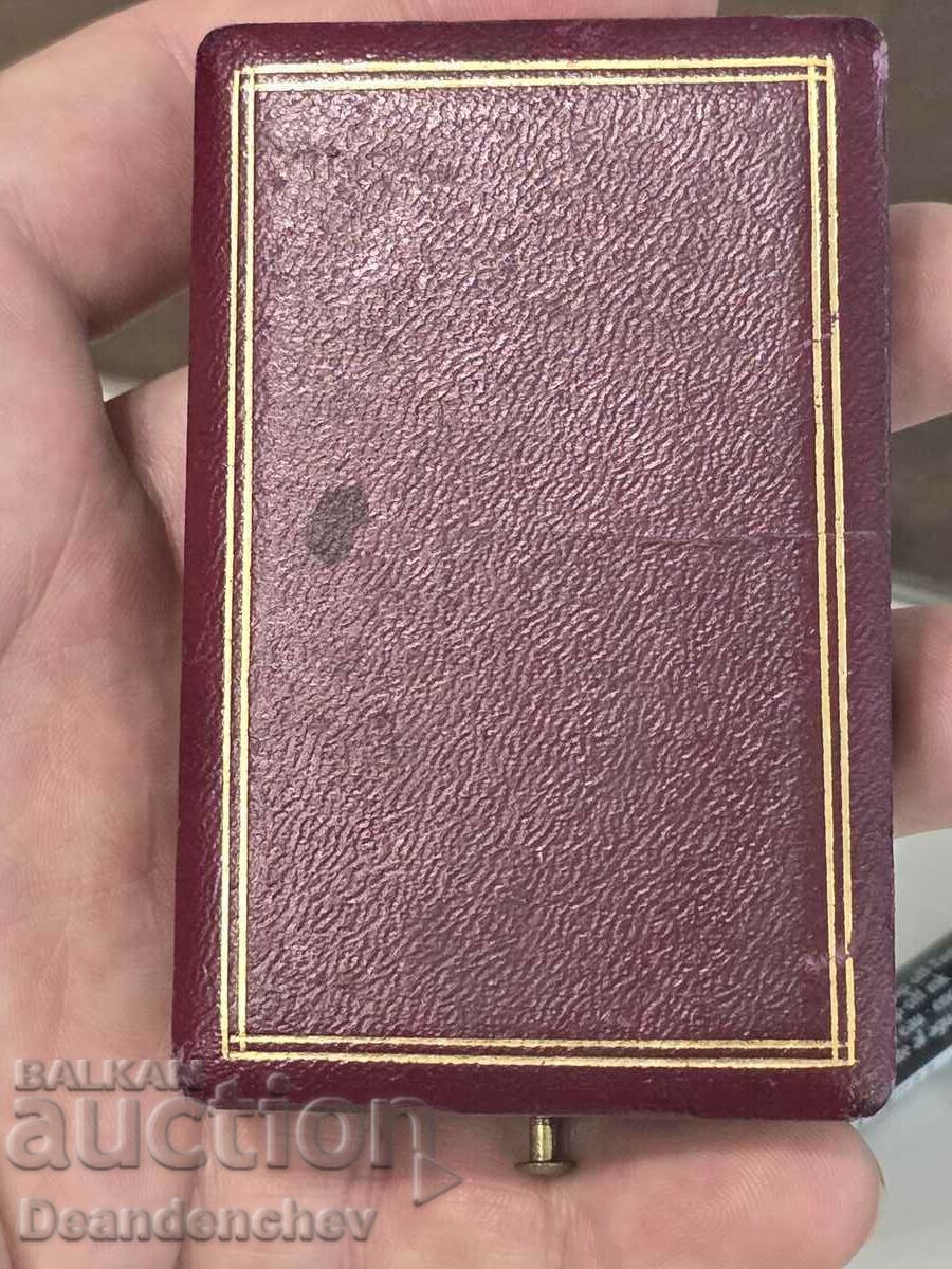 Royal insignia red cross Ferdinand issue with price 470.00 BGN | € 240.31 Royal insignia red cross Ferdinand issue with price 470.00 BGN | € 240.31