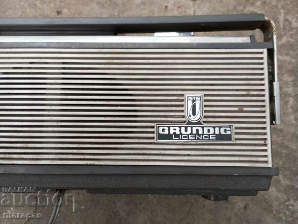 Auction Old Grundik reel-to-reel tape recorder Auction Old Grundik reel-to-reel tape recorder