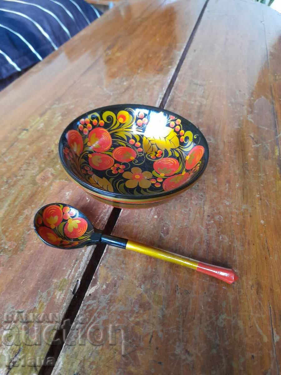 Old decorative wooden pan, bowl with price 32.00 BGN | € 16.36 Old decorative wooden pan, bowl with price 32.00 BGN | € 16.36