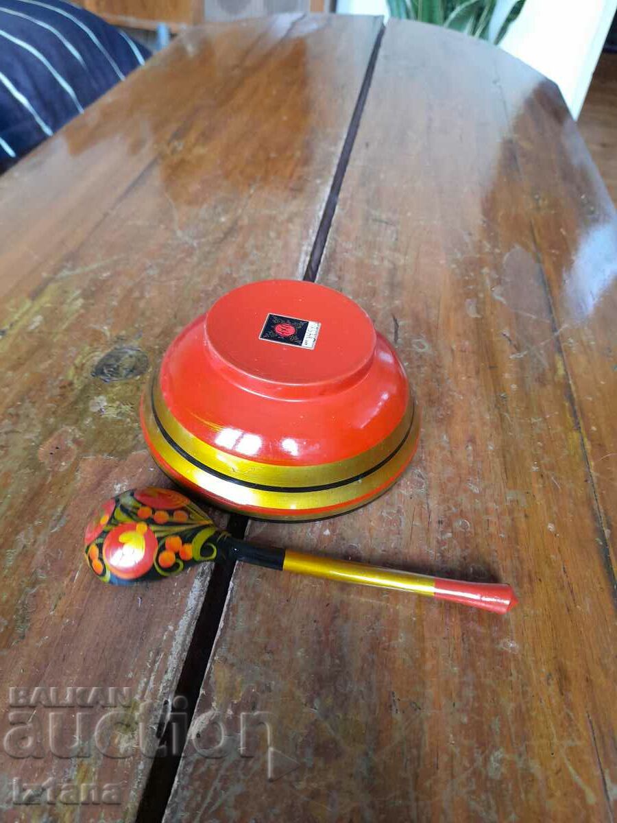 Auction Old decorative wooden pan, bowl Auction Old decorative wooden pan, bowl