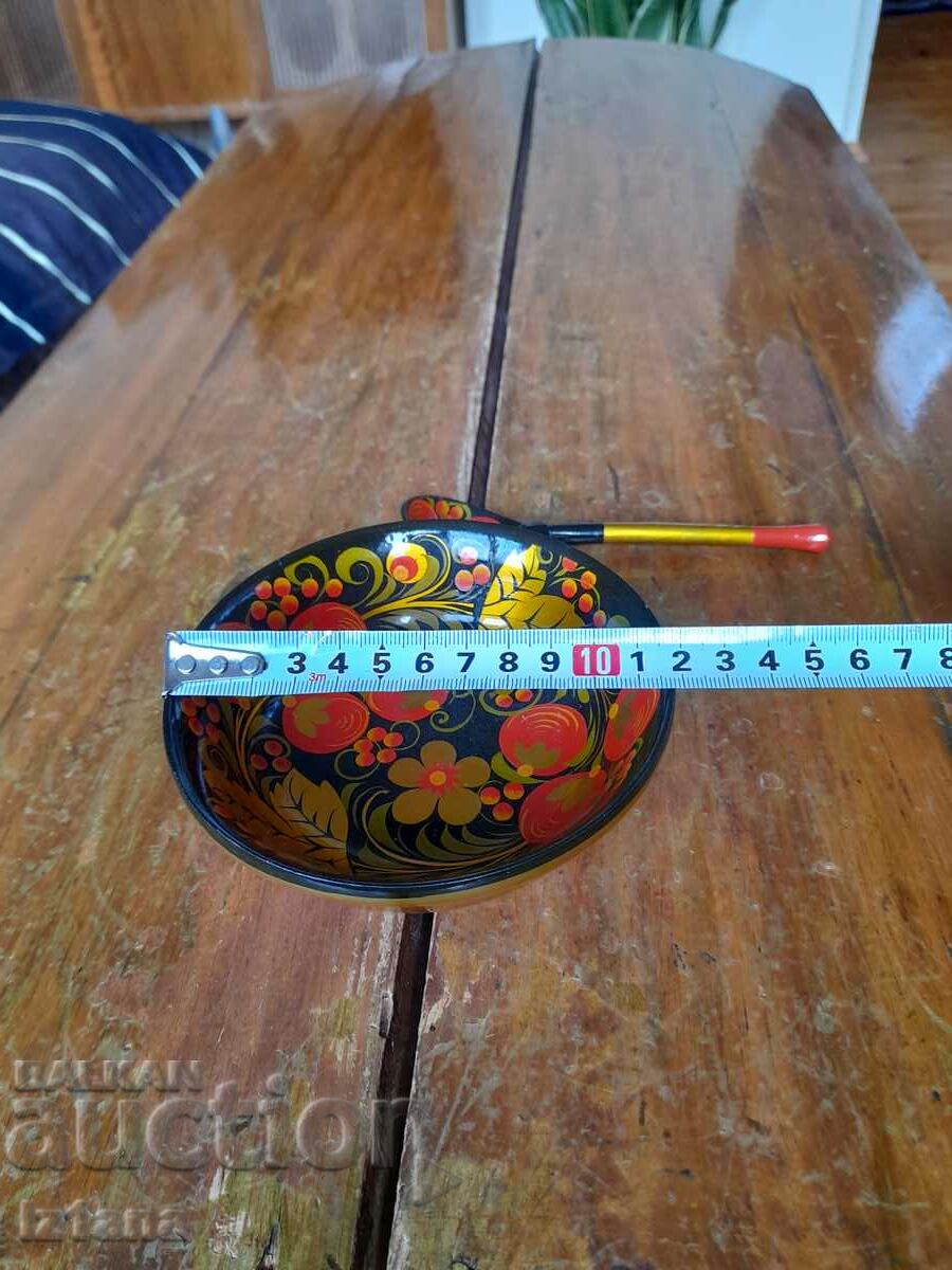 Delivery of Old decorative wooden pan, bowl Delivery of Old decorative wooden pan, bowl