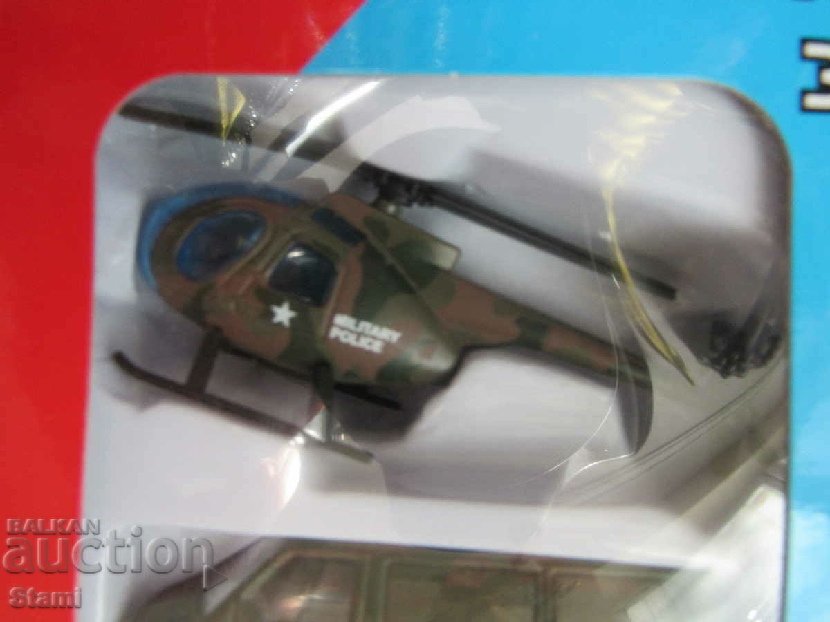 Delivery of Set of 5 military vehicles - children's toy Delivery of Set of 5 military vehicles - children's toy