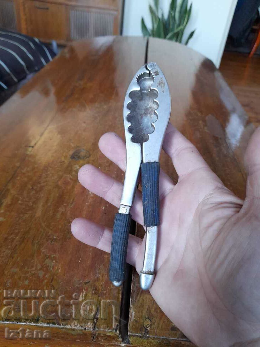 Old nutcracker with price 22.00 BGN | € 11.25 Old nutcracker with price 22.00 BGN | € 11.25