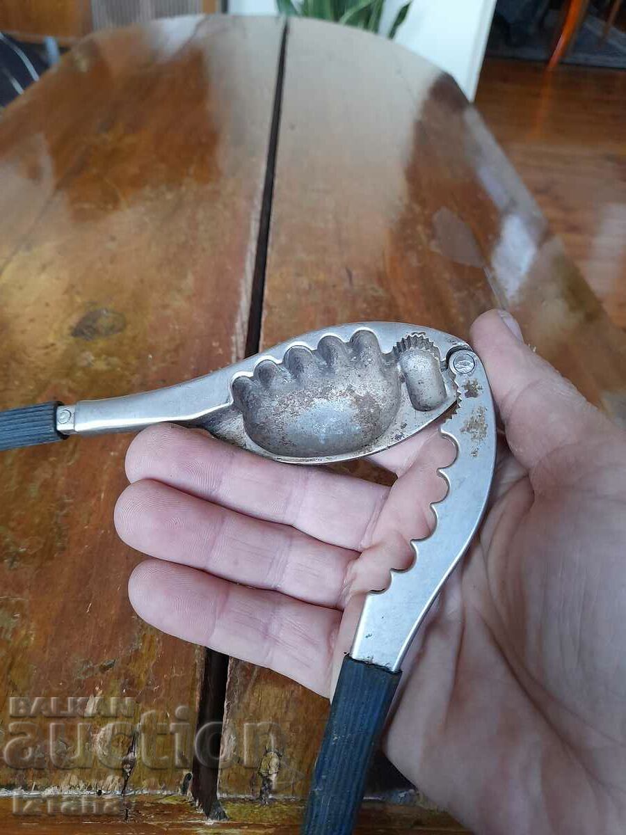 Delivery of Old nutcracker Delivery of Old nutcracker