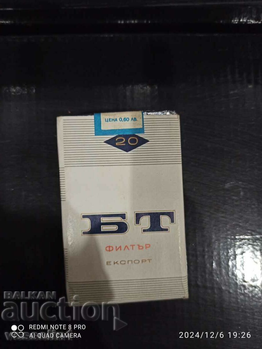 Licitație Cutie de țigări bt nedeschisă din 82. Pachet cu timbru fiscal