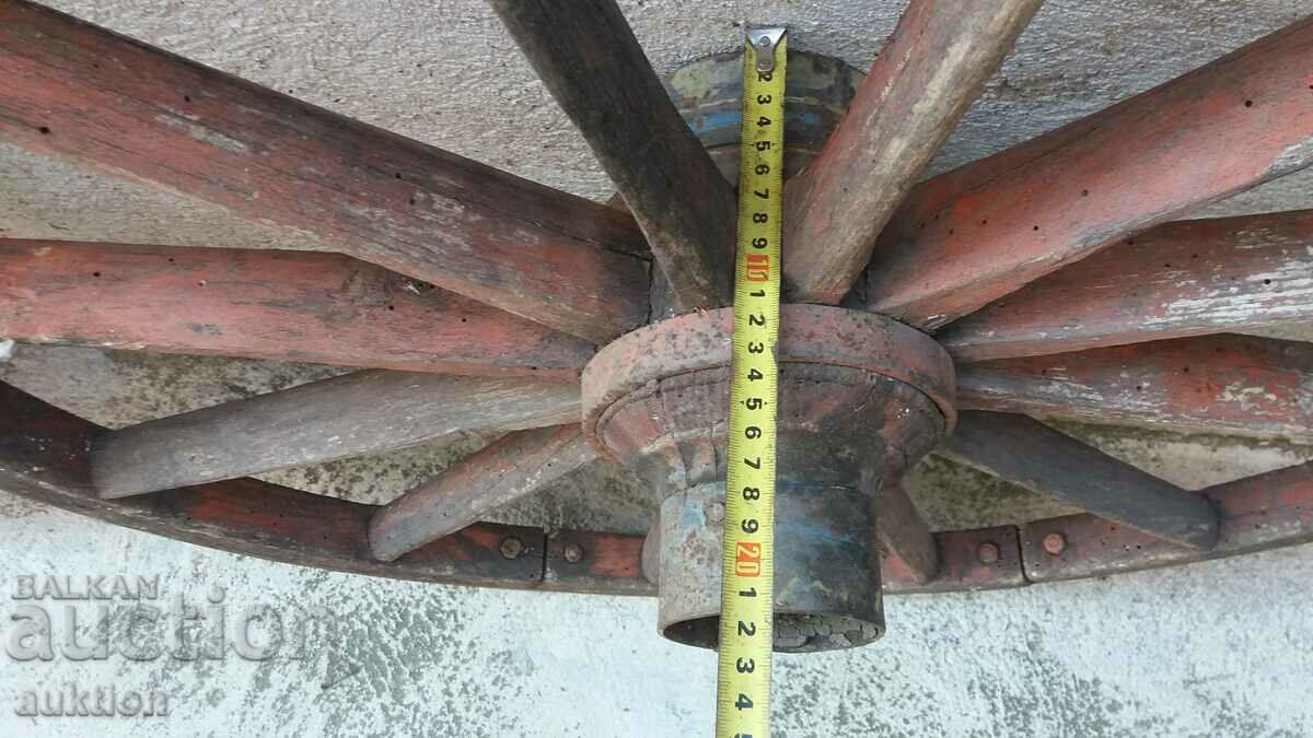 SET OF TWO LARGE WAGON WHEELS - 5 SET OF TWO LARGE WAGON WHEELS - 5