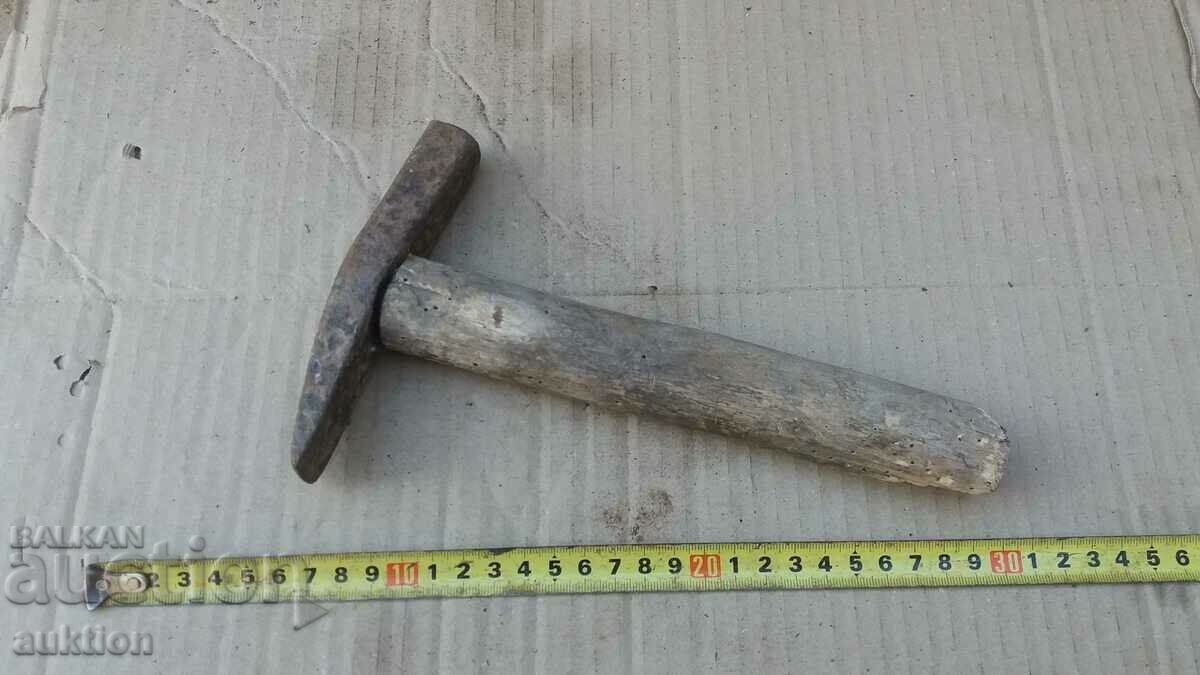 Auction OLD HAMMER - CRAFTSMAN'S TOOL Auction OLD HAMMER - CRAFTSMAN'S TOOL