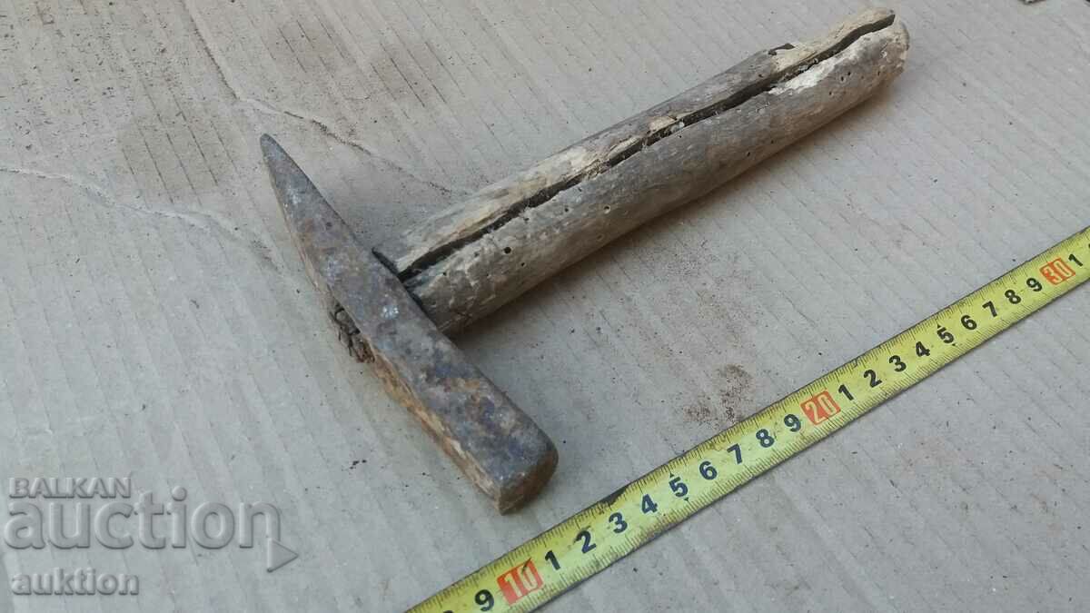 OLD HAMMER - CRAFTSMAN'S TOOL - 7 OLD HAMMER - CRAFTSMAN'S TOOL - 7