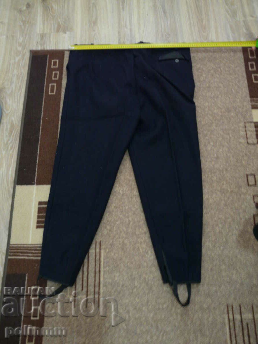 Ανδρικό μάλλινο παντελόνι με τιμή 35.00 BGN | € 17.90 Ανδρικό μάλλινο παντελόνι με τιμή 35.00 BGN | € 17.90