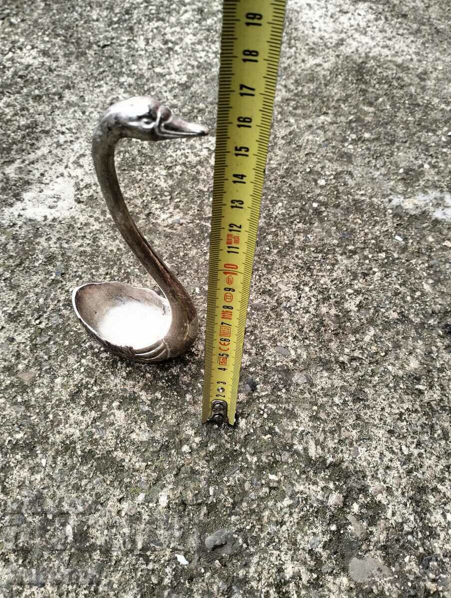 Auction A silver swan Auction A silver swan