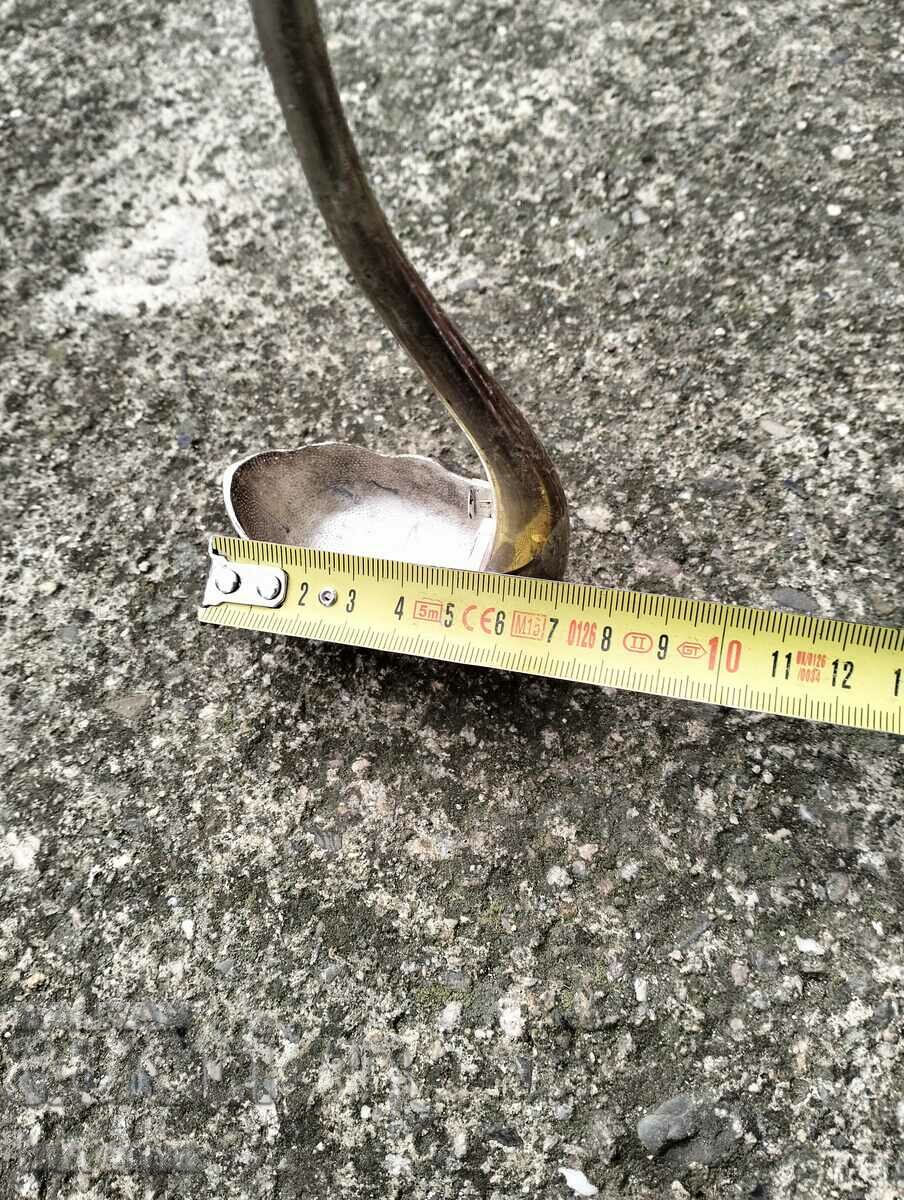 Delivery of A silver swan Delivery of A silver swan