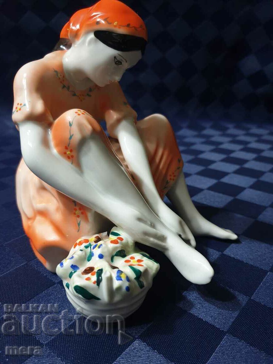 Fine porcelain figure