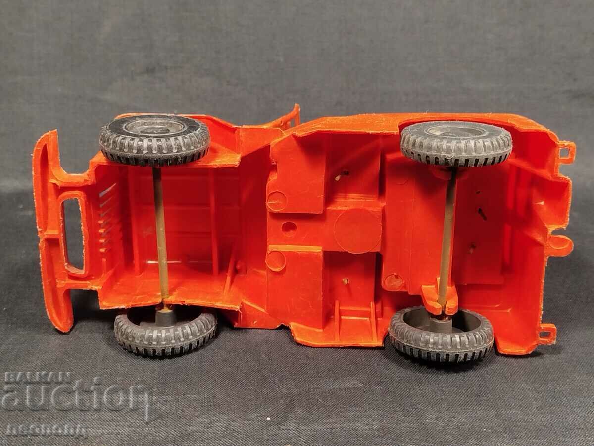 OLD RETRO PLASTIC JEEP WILLYS TOY CAR - 6 OLD RETRO PLASTIC JEEP WILLYS TOY CAR - 6