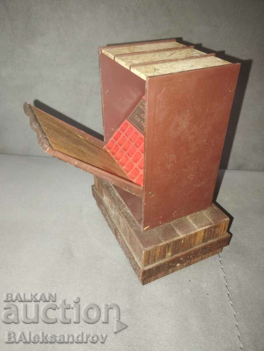 Δημοπρασία Παλιό σοβιετικό κουτί τσιγάρων Δημοπρασία Παλιό σοβιετικό κουτί τσιγάρων