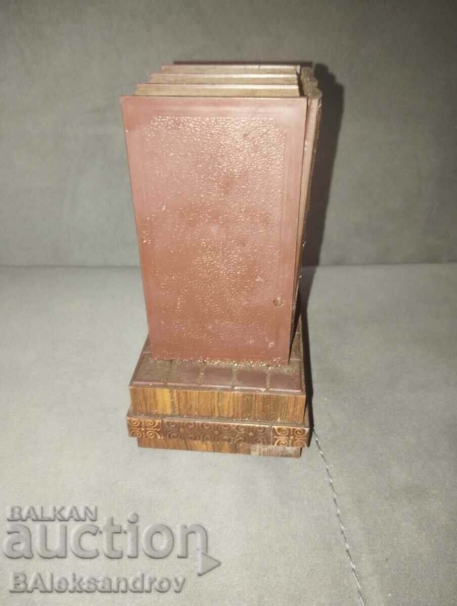 Παράδοση Παλιό σοβιετικό κουτί τσιγάρων Παράδοση Παλιό σοβιετικό κουτί τσιγάρων