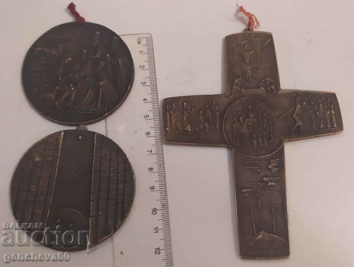 Auction  Over 120-year-old bronze cross and others