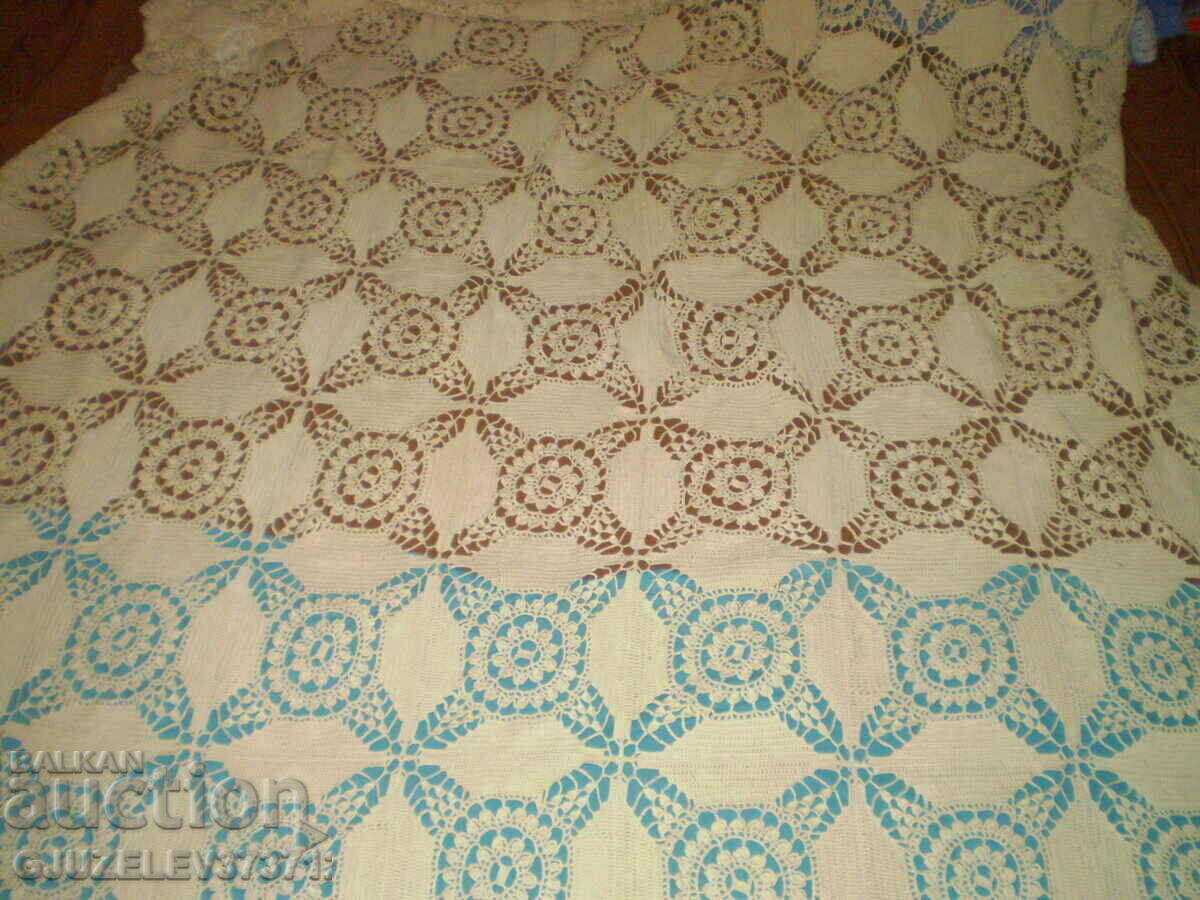 Auction  Vintich hand knitted bedspread