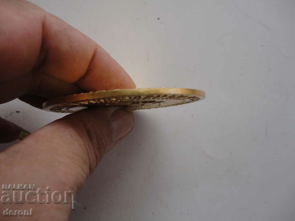 Delivery of Gold Plated Table Medal Plaque Delivery of Gold Plated Table Medal Plaque