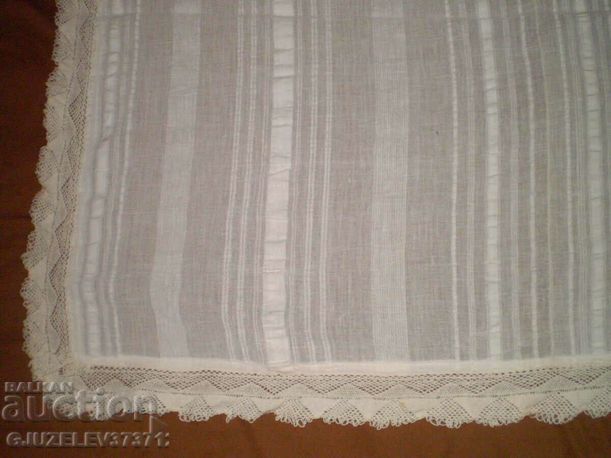 Auction A 19th century hand-woven table cloth bordered with lace Auction A 19th century hand-woven table cloth bordered with lace