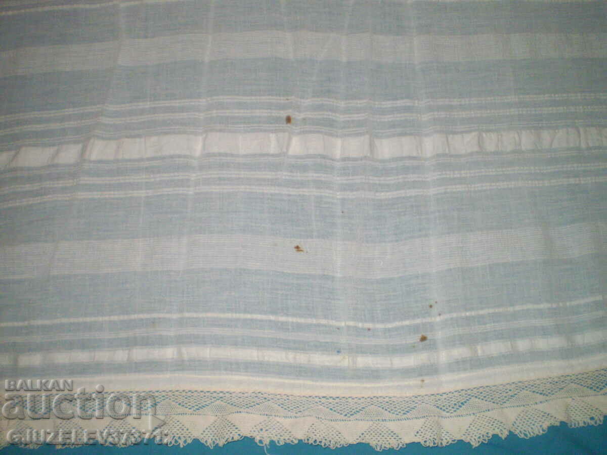 Delivery of A 19th century hand-woven table cloth bordered with lace Delivery of A 19th century hand-woven table cloth bordered with lace