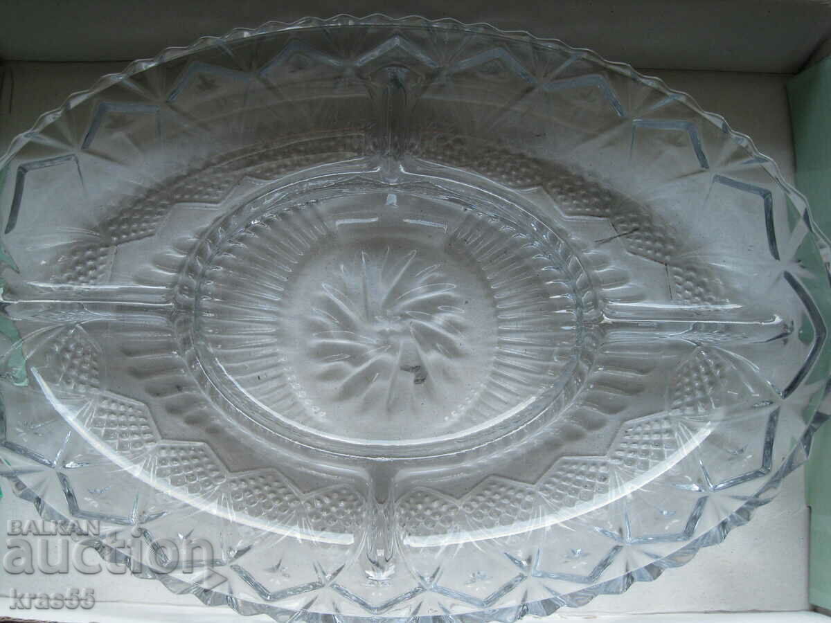 Auction  Glass dessert plate