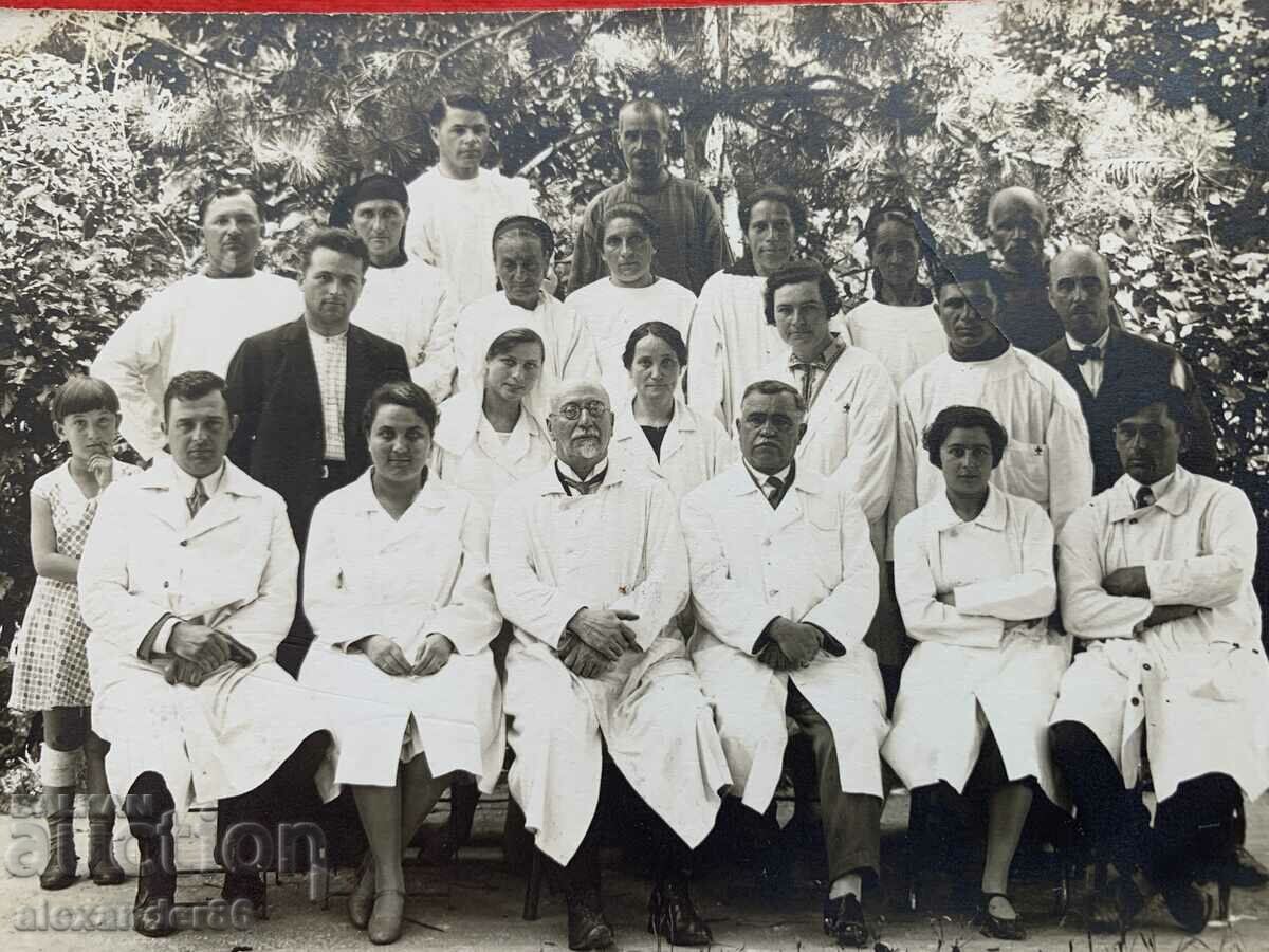 Doctors old photo with price 10.00 BGN | € 5.11