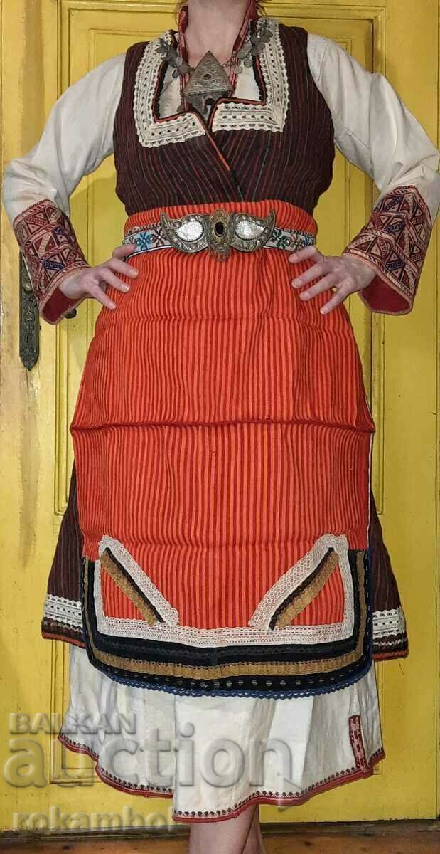 Costum macedonean autentic Costum macedonean autentic