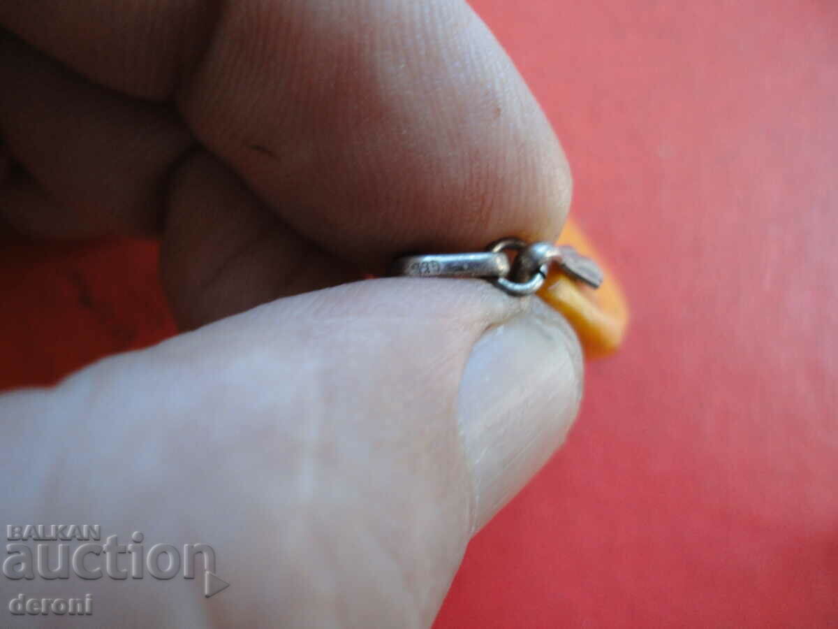 Livrarea Colier pandantiv din argint cu chihlimbar Livrarea Colier pandantiv din argint cu chihlimbar