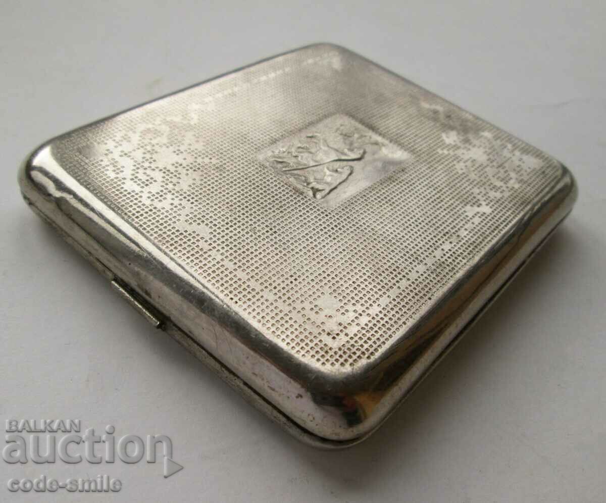 Auction Old snuffbox with hunting dogs hunter in the Kingdom of Bulgaria Auction Old snuffbox with hunting dogs hunter in the Kingdom of Bulgaria