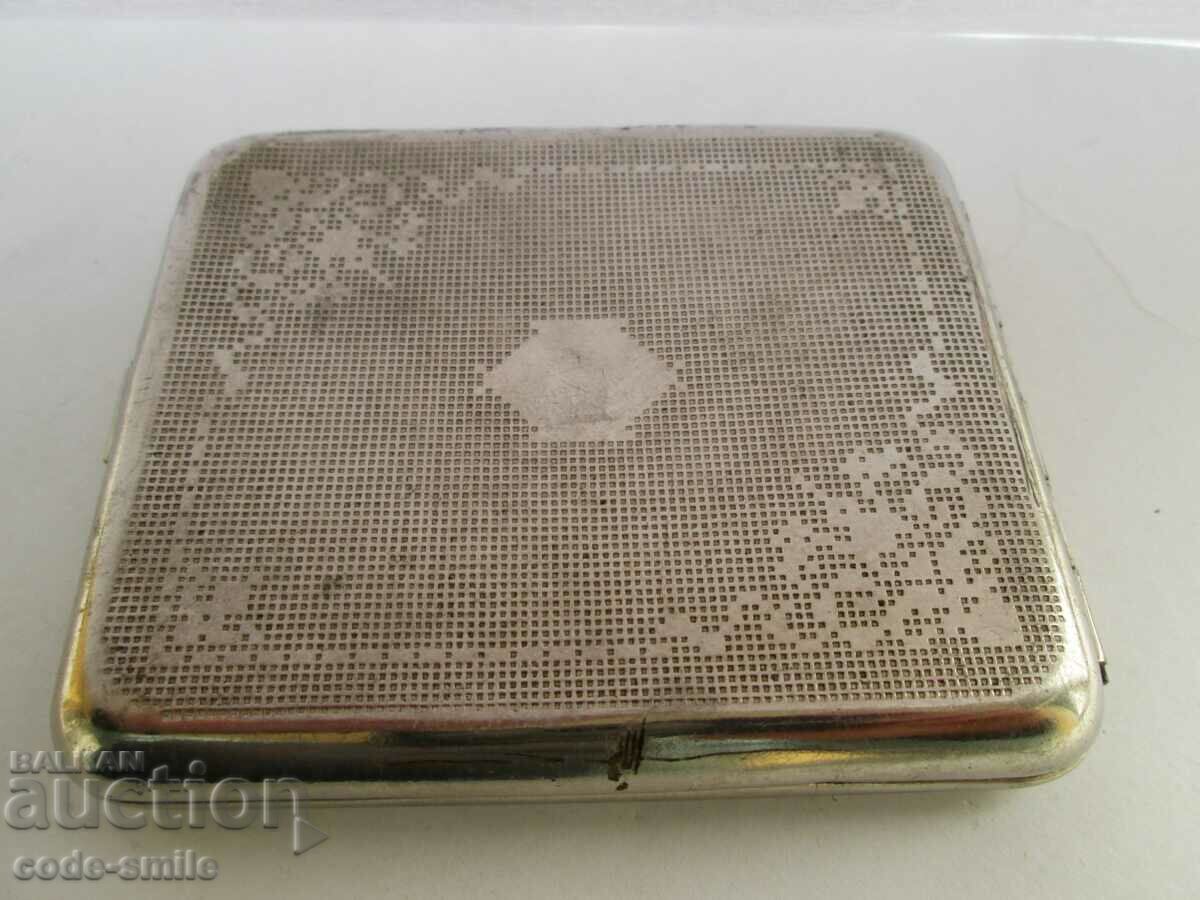 Delivery of Old snuffbox with hunting dogs hunter in the Kingdom of Bulgaria Delivery of Old snuffbox with hunting dogs hunter in the Kingdom of Bulgaria