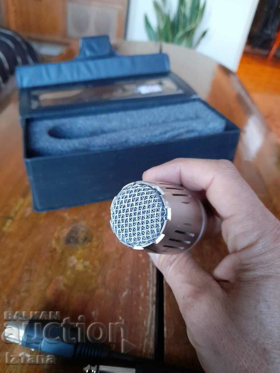 Delivery of Old microphone
