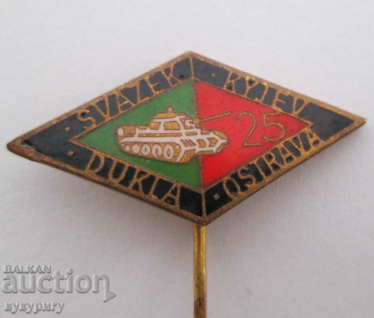 Delivery of Old military tank insignia badge tank enamel Delivery of Old military tank insignia badge tank enamel