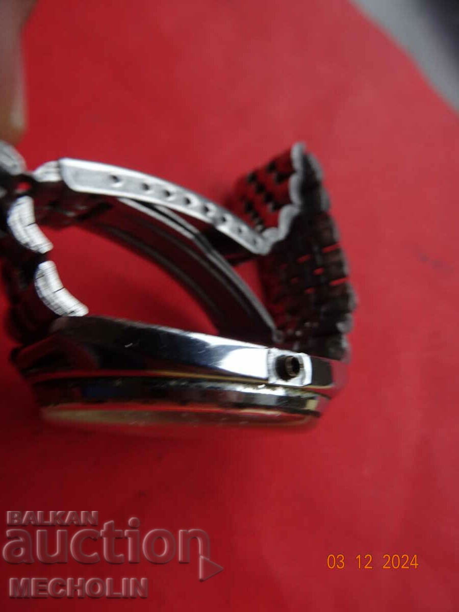 OLD RUSSIAN COLLECTIBLE ROCKET WATCH - 5 OLD RUSSIAN COLLECTIBLE ROCKET WATCH - 5