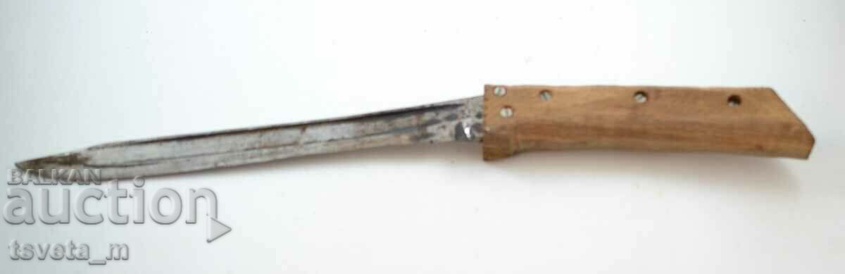 Trenched bayonet knife