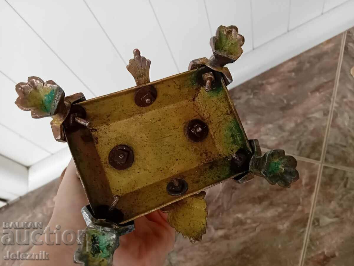 Παράδοση Σπάνιο Κηροπήγιο, στυλ "Αιγυπτιακή Αναβίωση", Γαλλία 19ος αιώνας. Παράδοση Σπάνιο Κηροπήγιο, στυλ "Αιγυπτιακή Αναβίωση", Γαλλία 19ος αιώνας.