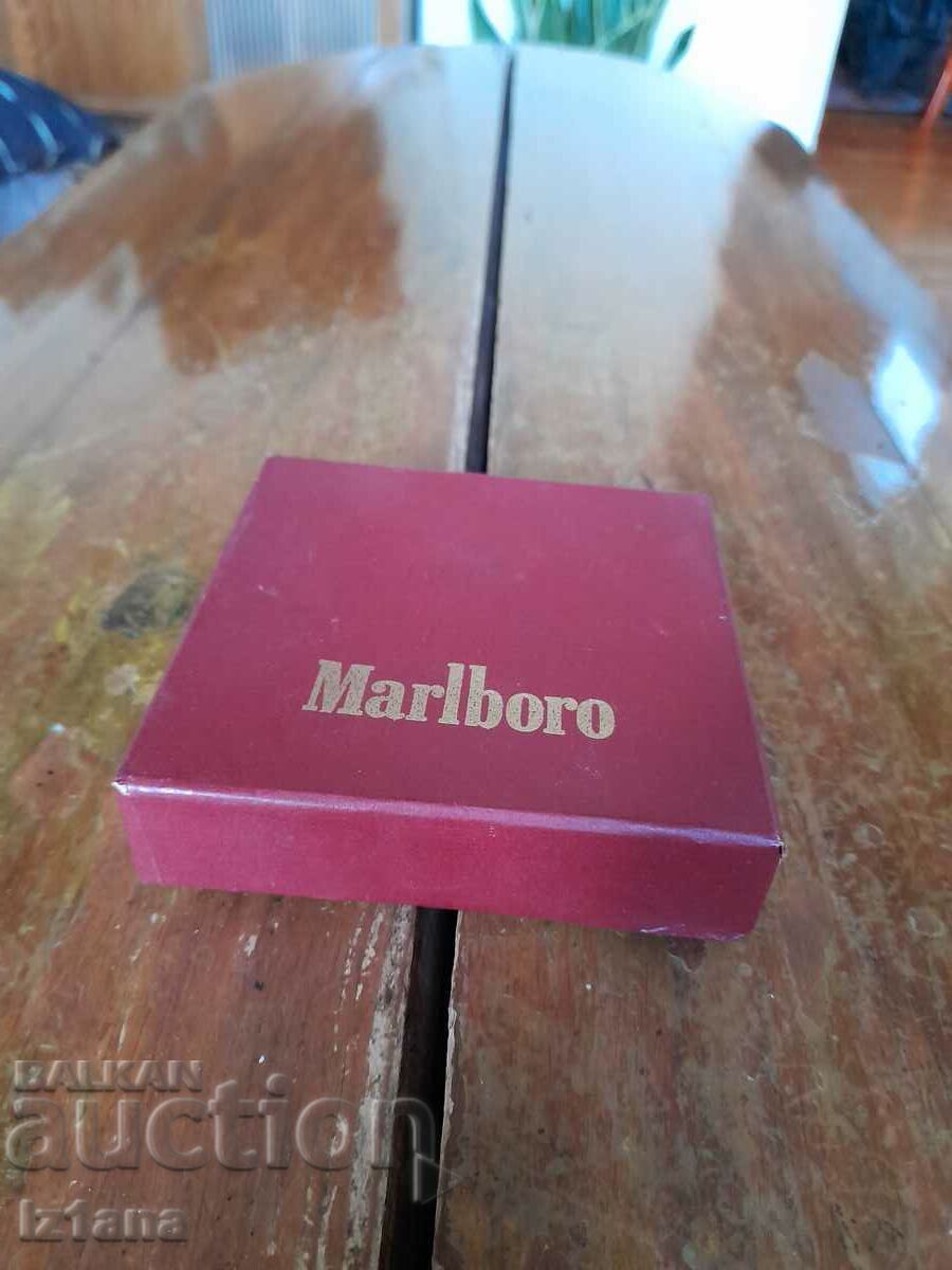 Παλιά σουβέρ Marlboro