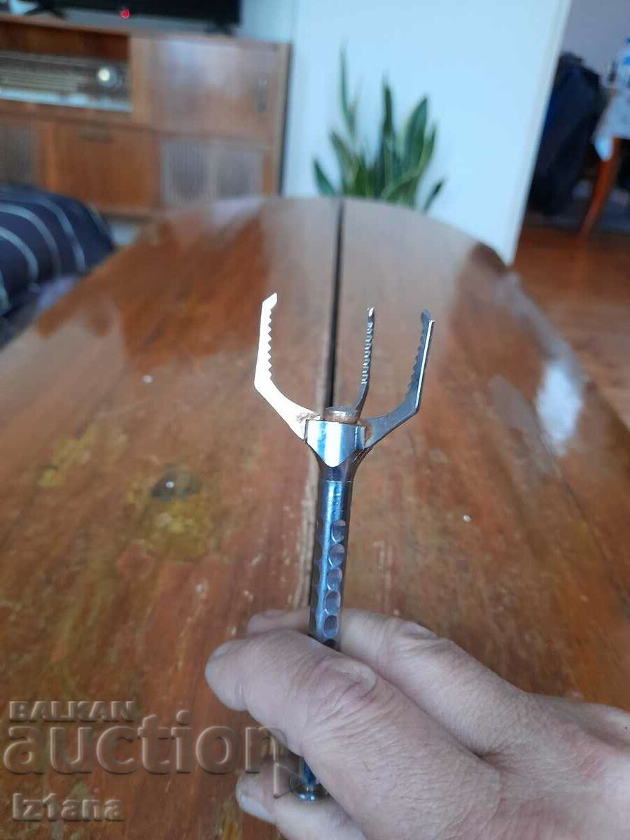 Delivery of An old ice pick